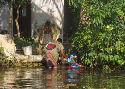 Lessive dans le fleuve Inde